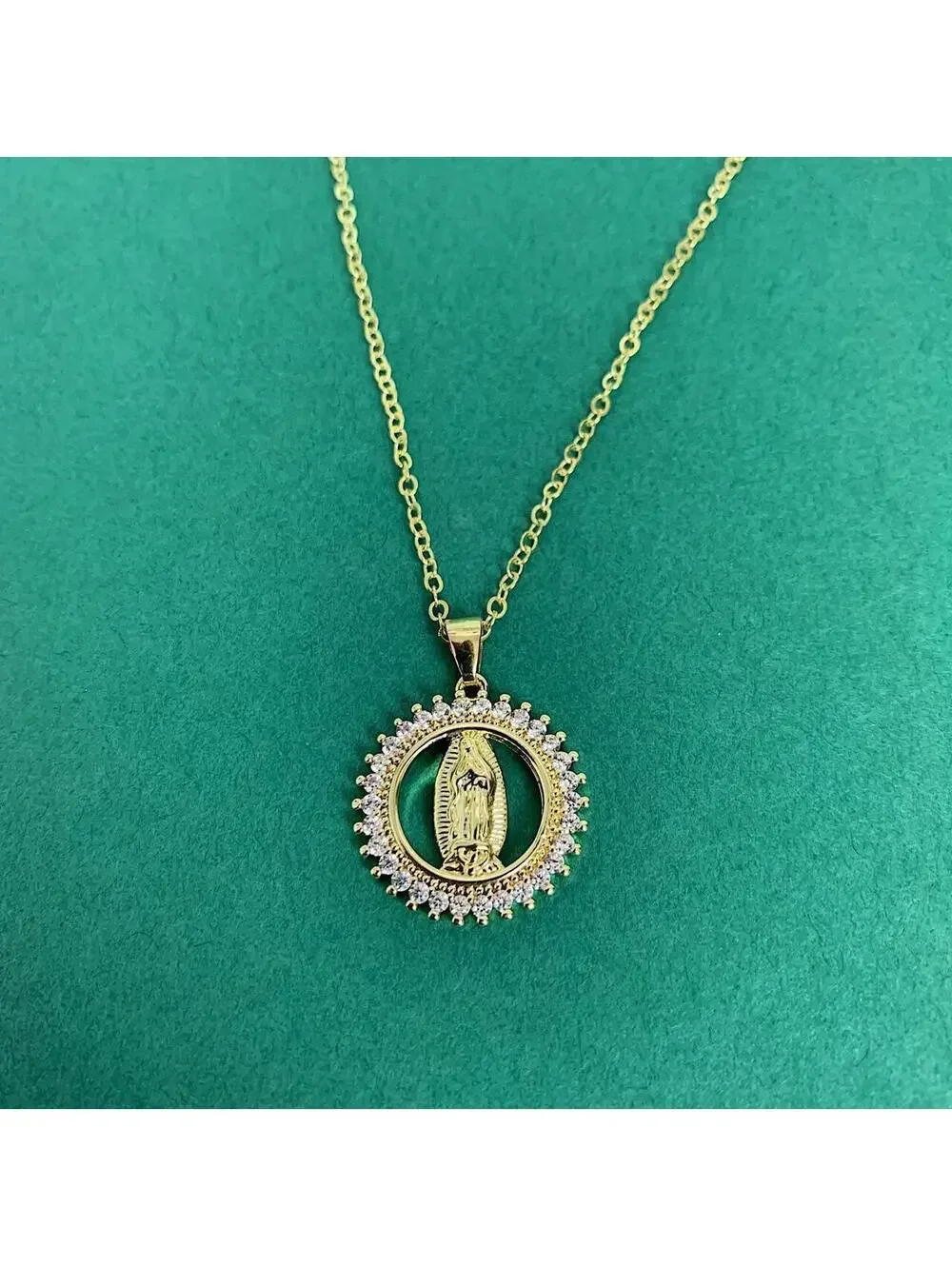 Vintage Y2K Gold Rhinestone Circle Chain Necklace